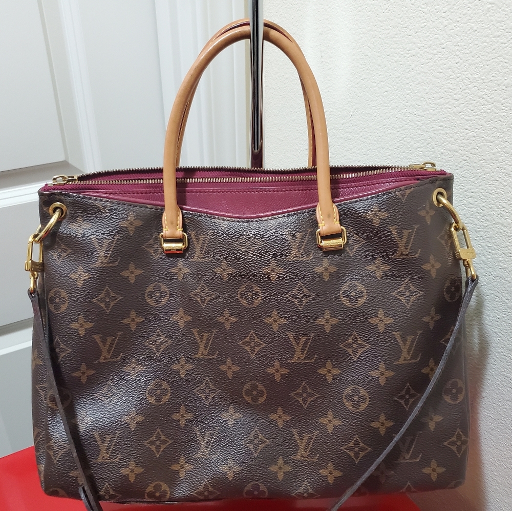 Louis vuitton crossbody.